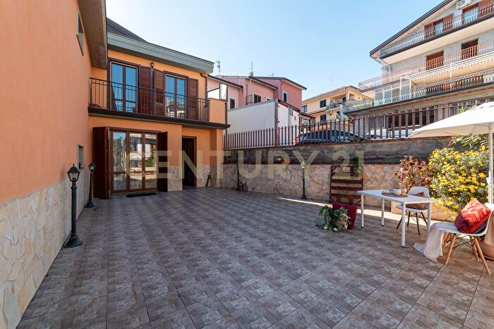 Casa quadrilocale in vendita in Via Cassone d, Zafferana Etnea