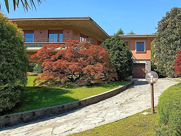 Casa con 7 locali in vendita in Lecco