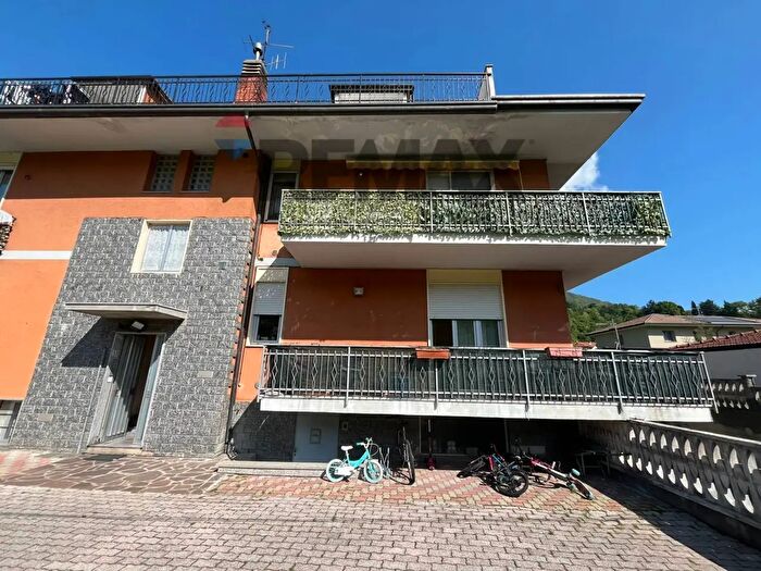 Appartamento trilocale in vendita in Via per Cavona, Cuveglio