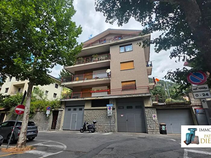 Appartamento trilocale in vendita in Via Saint Martin De Corléans, Aosta