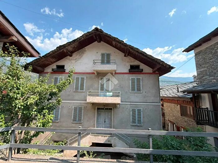 Casa quadrilocale in vendita in Via Fagnan, Fenis