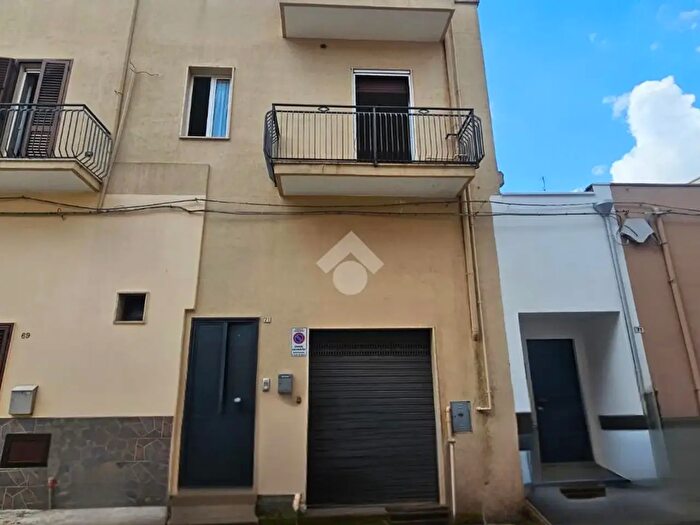 Appartamento quadrilocale in vendita in Via Giuseppe Garibaldi, Leverano