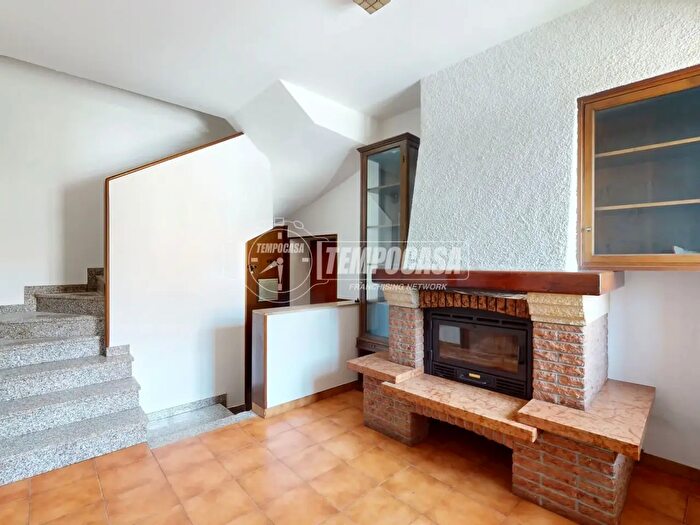 Appartamento trilocale in vendita in Cogliate