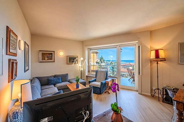 Appartamento trilocale in affitto in Sanremo