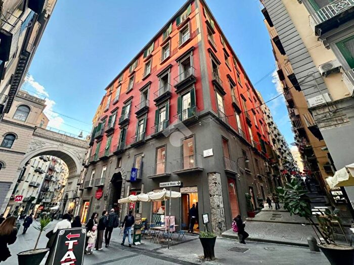 Appartamento bilocale in affitto in Gradoni di Chiaia, Quartieri Spagnoli, Napoli