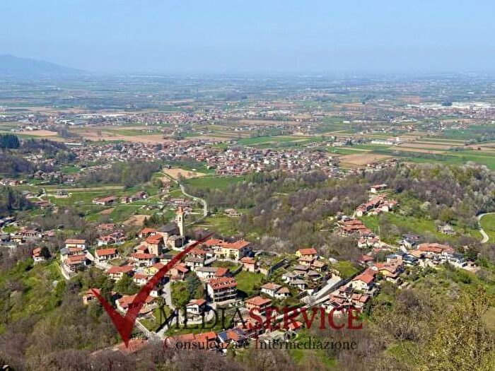 Casa con 6 locali in vendita in Via della Villa, Cervasca