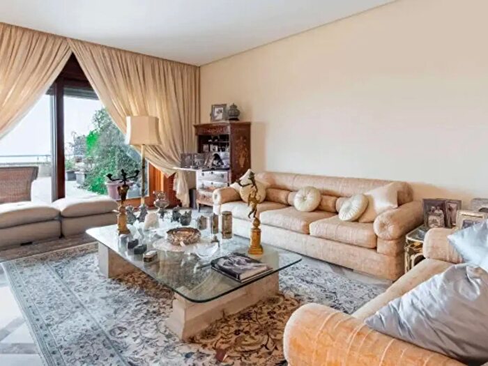 Appartamento con 6 locali in vendita in Via Padula, Napoli