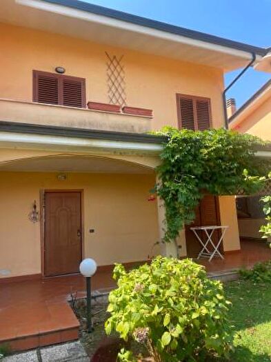 Casa con 6 locali in vendita in Sabaudia