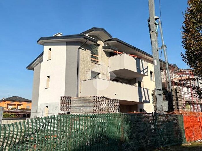 Appartamento trilocale in vendita in Via Caravaggio, Limbiate