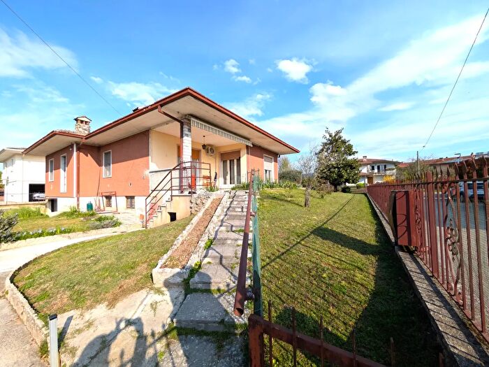 Casa con 10 locali in vendita in Via Montegrappa, Calvagese Della Riviera