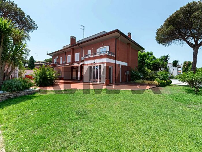 Casa con 8 locali in affitto in Via Aristippo Snc, Roma