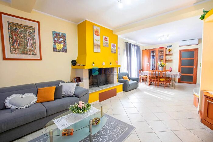 Casa con 6 locali in vendita in Olbia