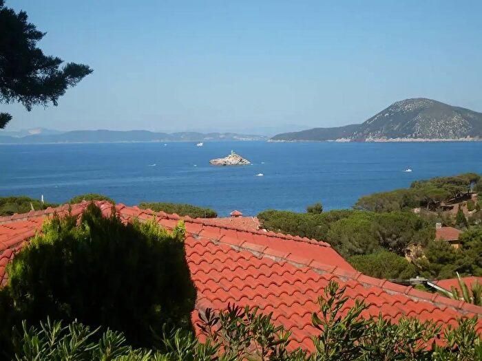 Casa con 6 locali in vendita in Le Ghiaie, Portoferraio