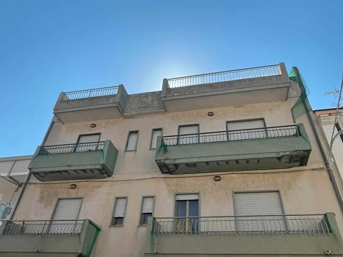 Appartamento quadrilocale in vendita in Via Consolare Valeria, Sant'Alessio Siculo