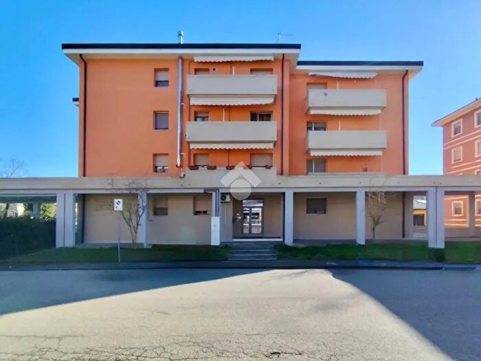 Appartamento con 5 locali in vendita in Via Alcide De Gasperi, Luzzara