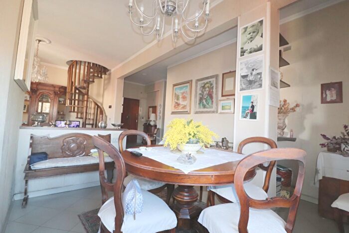 Appartamento con 6 locali in vendita in Michelangelo, Siena