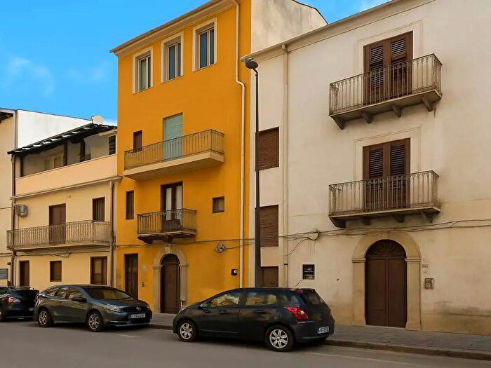 Casa con 6 locali in vendita in Via Amntonino Lo Presti, Salemi