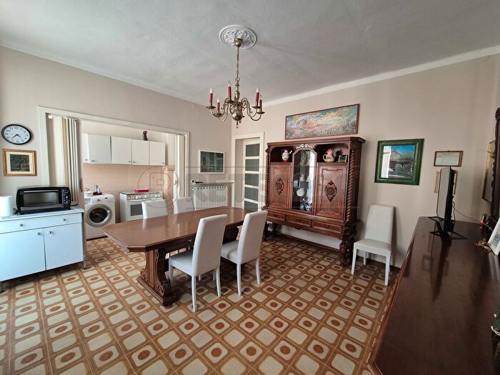 Appartamento quadrilocale in vendita in Via Fratelli di Dio, Cremona