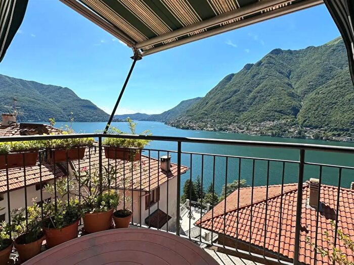 Casa quadrilocale in vendita in Pognana Lario