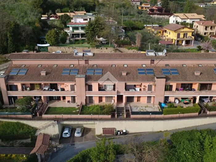 Appartamento trilocale in vendita in Via Madonna del Campo, Cave