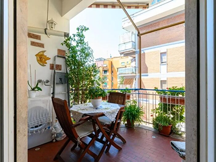 Appartamento trilocale in vendita in Via dei Savorelli, Roma
