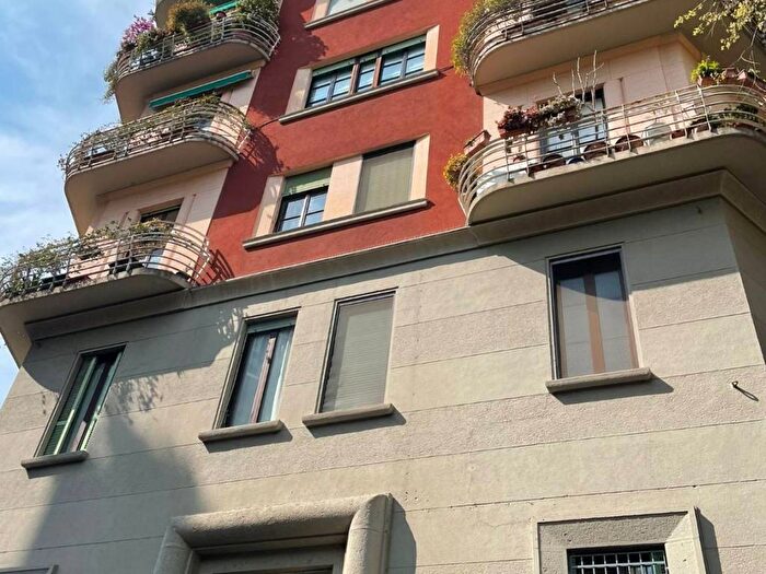 Appartamento bilocale in affitto in Via Francesco Reina, Plebisciti Susa, Milano