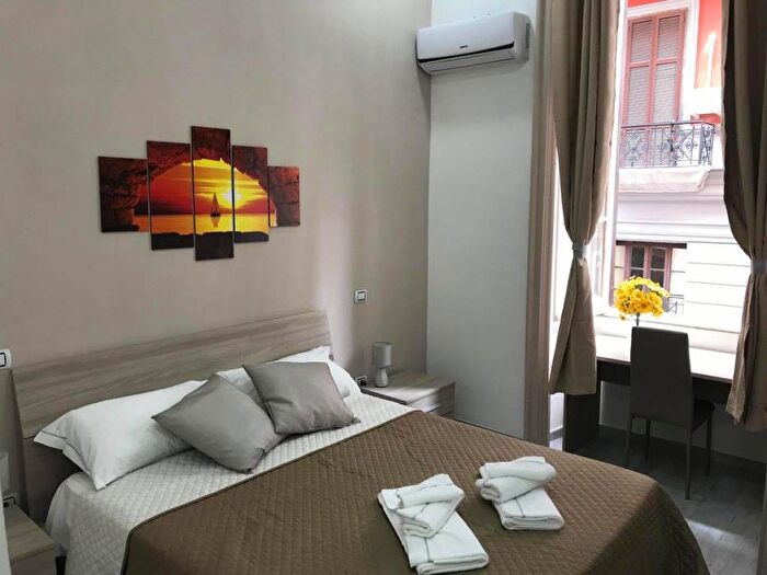 Appartamento quadrilocale in affitto in Corso Umberto I, Tribunali, Napoli