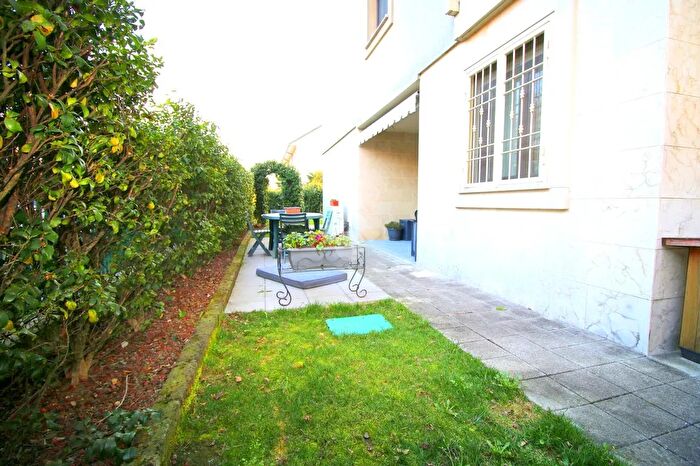 Appartamento trilocale in vendita in Via Nino Bixio, Caronno Pertusella