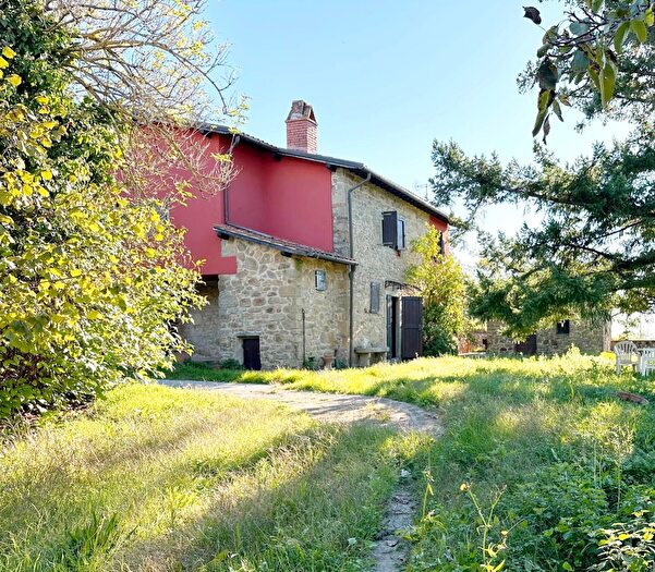 Casa con 8 locali in vendita in Uzzano