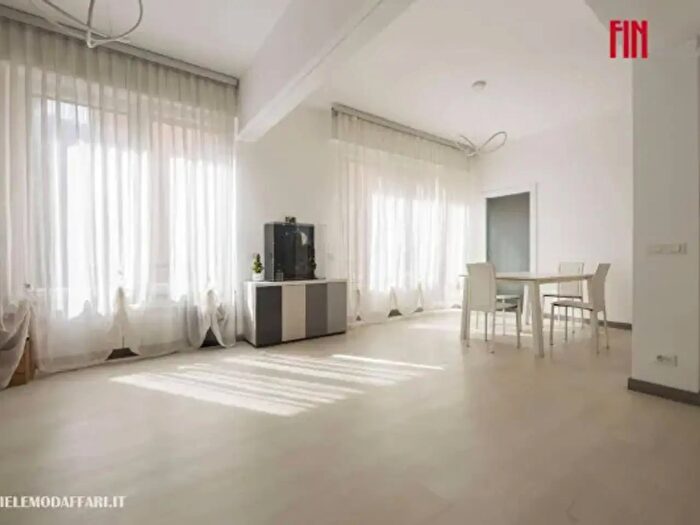 Appartamento con 5 locali in vendita in Via Carrara, Genova