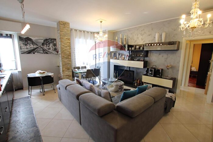 Appartamento trilocale in vendita in Via Giacomo Matteotti, Macherio