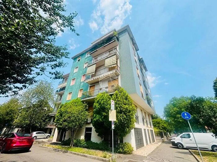 Appartamento trilocale in vendita in Via Duca degli Abruzzi, Monza