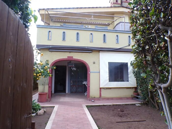 Casa quadrilocale in vendita in Via Tiziano, Anzio