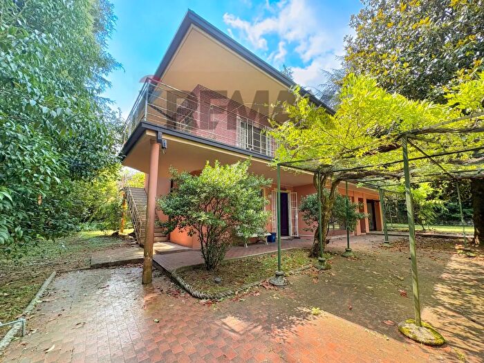 Casa con 7 locali in vendita in Desenzano Del Garda