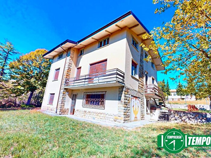 Casa con 6 locali in vendita in Strada Castello, Pietragavina, Varzi