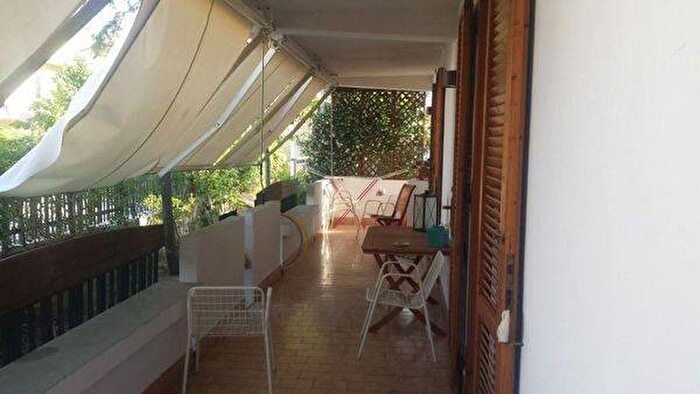 Casa quadrilocale in affitto in Viale delle Regioni, Montepaone Lido, Montepaone