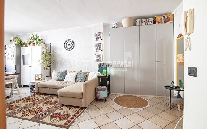 Appartamento trilocale in vendita in Via San Lino, Lurano