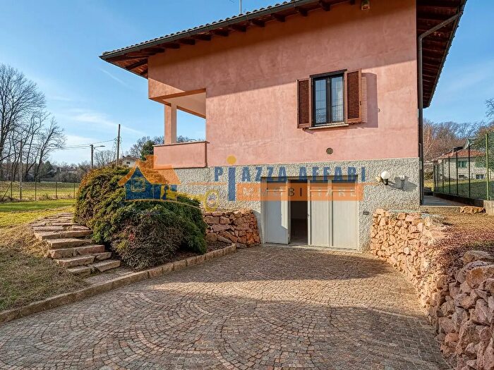 Casa trilocale in vendita in Via del Pozzo, Albizzate