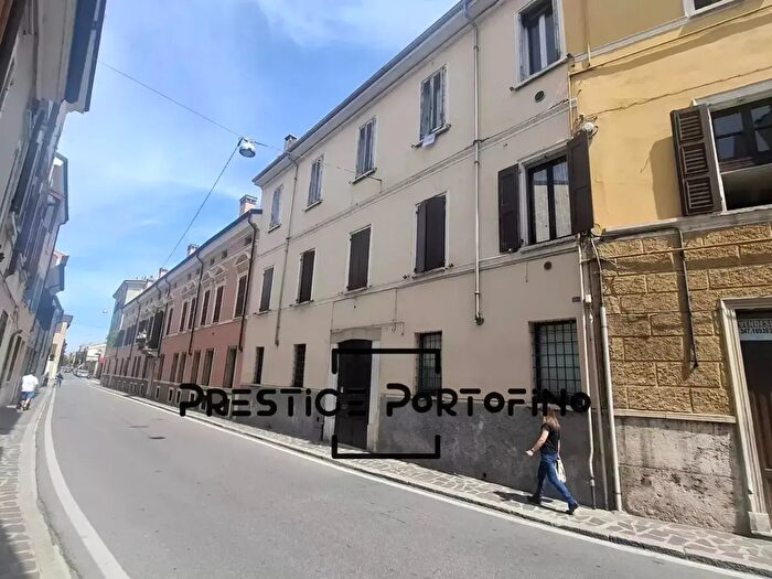 Appartamento con 5 locali in vendita in Via Giulio Romano, Mantova