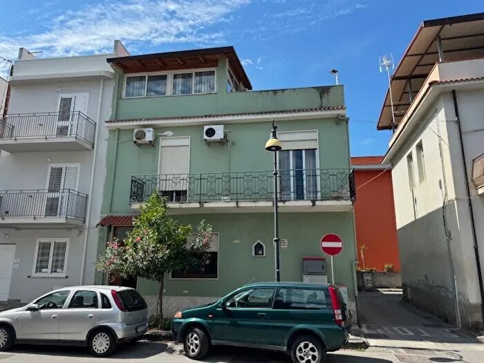 Casa con 8 locali in vendita in Via Roma, Falcone