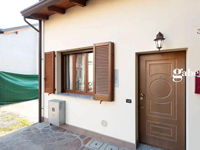 Casa trilocale in vendita in Via Roma, Roncello
