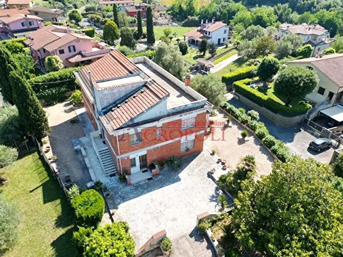 Casa con 12 locali in vendita in Via Santo Stefano, Anguillara Sabazia