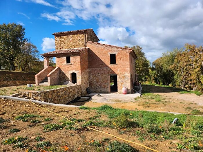 Casa con 11 locali in vendita in Strada Comunale Savinanza, Lucignano