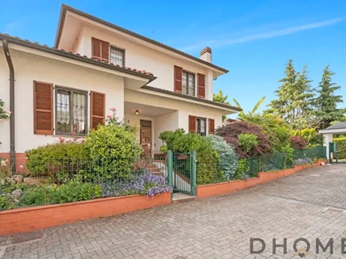 Casa con 6 locali in vendita in Via Luciano Manara Lesm, Lesmo