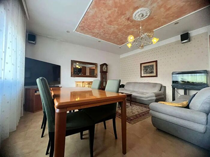Appartamento con 6 locali in vendita in Via Giovanni Papini, Perugia