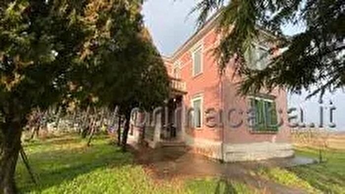 Casa con 6 locali in vendita in Via Cavin Maggiore, Pianiga