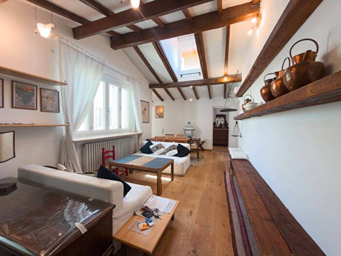 Casa con 5 locali in affitto in Via Iacopo Nardi, Mazzini Oberdan, Firenze