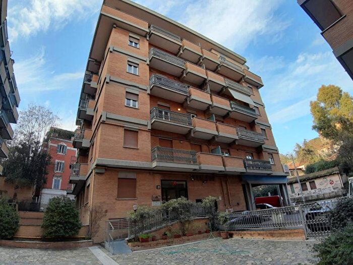 Appartamento bilocale in affitto in Via Gualtiero Serafino, Medaglie d'Oro, Roma