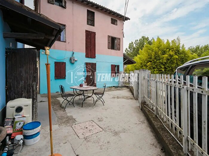 Appartamento trilocale in vendita in Via Botte, Correggio