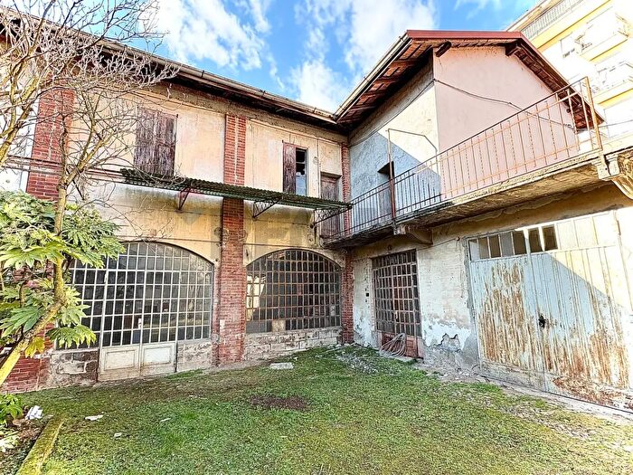 Casa trilocale in vendita in Via Padre Daniele, Samarate